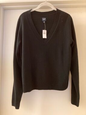 GAP Women's Black V-Neck Cashmere-Blend Sweater